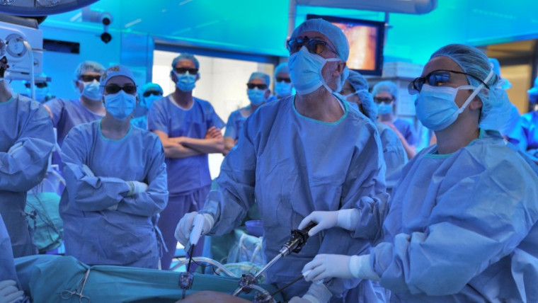 El equipo del Dr. Antonio de Lacy en el Hospital Clínic es un referente mundial en cirugías transanales
